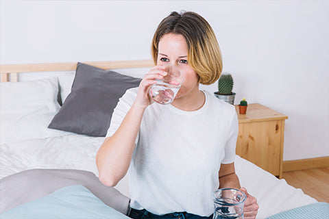 8 Amazing Benefits Of Drinking Water On An Empty Stomach